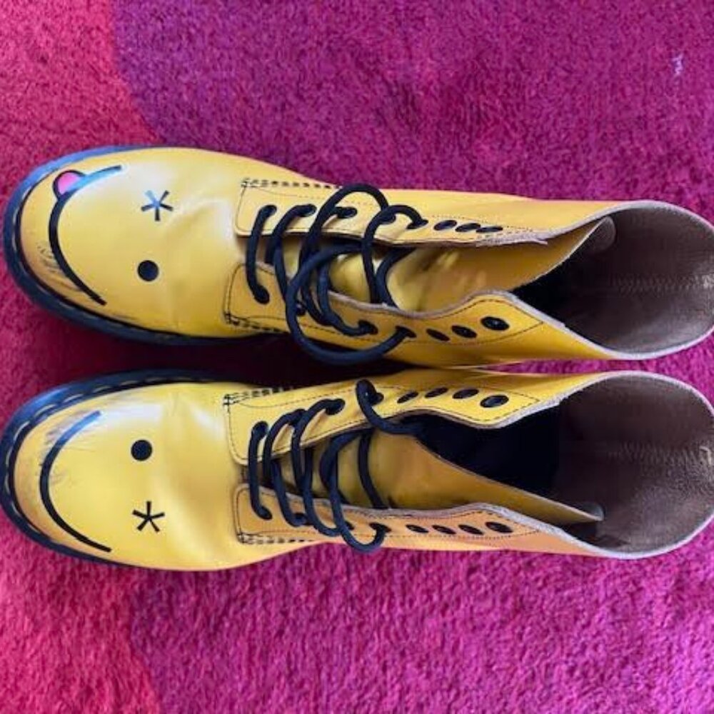 RARE Dr. Martens Smiley Hincky Boot - Picture 6 of 6